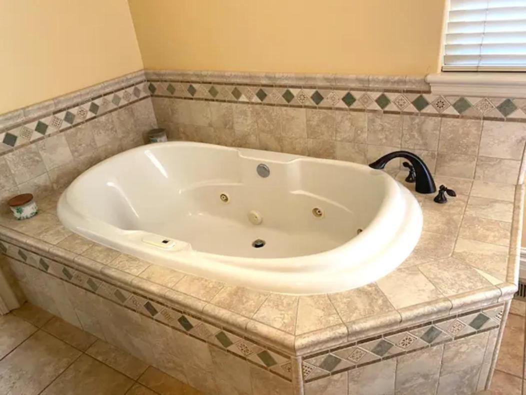 Private Master Suite With Sauna And Bathtub フェアオークス  エクステリア 写真