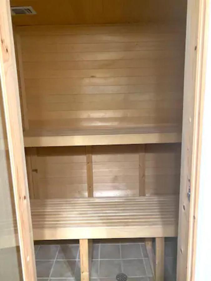 Private Master Suite With Sauna And Bathtub フェアオークス  エクステリア 写真